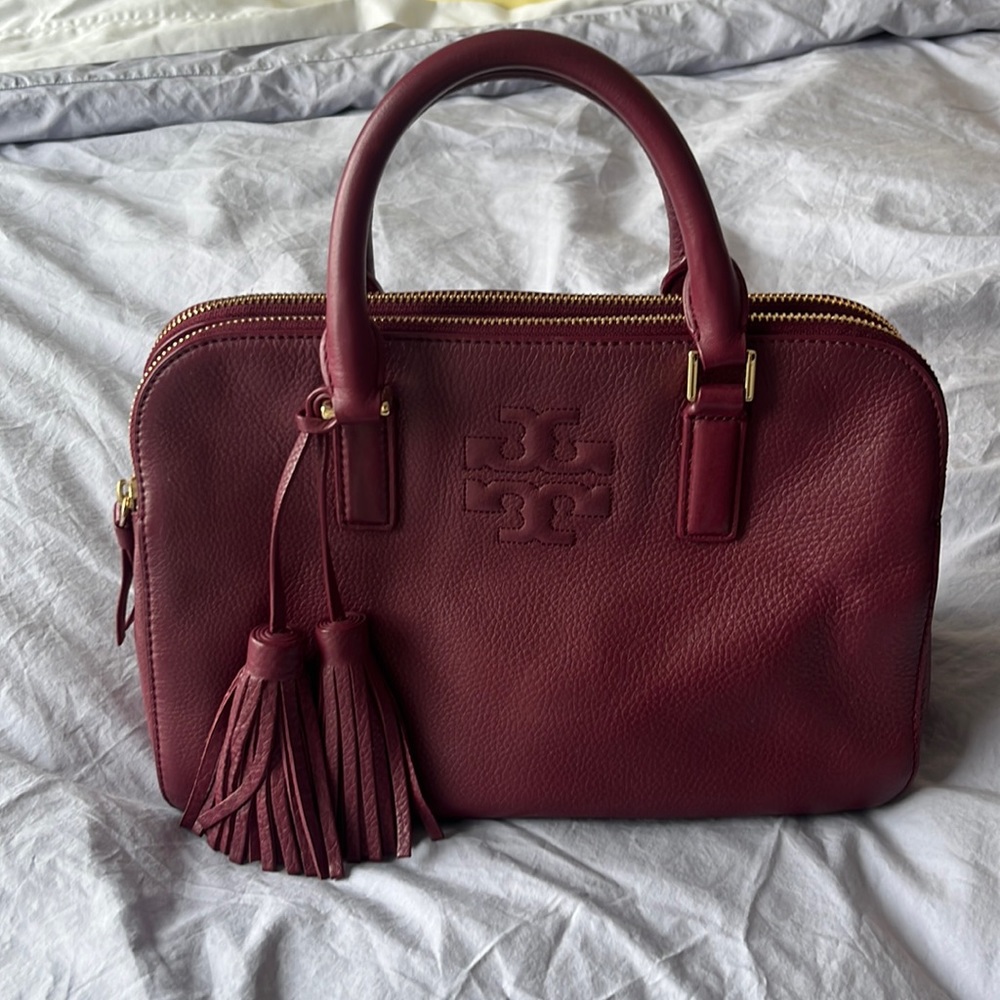 Tory Burch leather bag in maroon color - very good condition